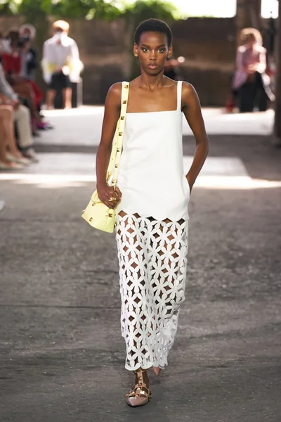 Look 5